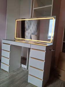 Photo de galerie - Montage coiffeuse.  