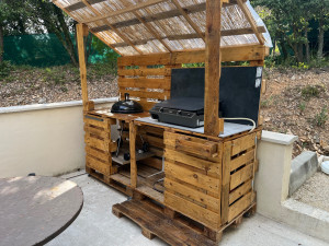 Photo de galerie - Fabrication d’un barbecue en palettes