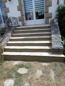 Photo de galerie - Réalisation de dallage sur les marches.