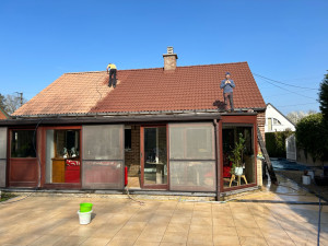 Photo de galerie - Nettoyage d’une toiture et pose d’un hydrofuge color