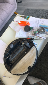 Photo de galerie - Changer le roue robot aspirateur 