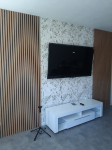 Photo de galerie - Agencement pour TV suspendu. 