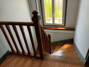 Photo de galerie - Peinture escalier vitrification 
