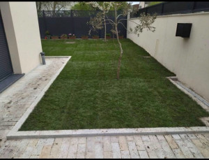 Photo de galerie - Pose gazon plaquage 