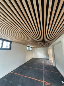 Photo de galerie - Litelage de plafond, murs dans une médiathèque 