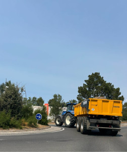 Photo de galerie - Livraison de terre végétale. 