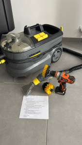 Photo de galerie - Location shampouineuse parfait pour nettoyer siège voiture canapé tout type de risque. Tarif 20€ la demi journée 25€ la journée 35€ les deux jours Ce qui est fourni: shampouineuse karcher, produit, brosse avec visseuse 