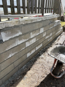 Photo de galerie - Réalisation du mur, soutien pour rénovation escalier