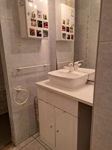 Photo de galerie - Modification d un meuble salle de bain en installent un nouveau lavabo 