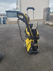 Photo de galerie - Karcher avec furet pour canalisation + brosse rotative pour terrasses.
15€/jour