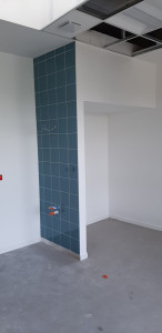 Photo de galerie - Chantier, rénovation peinture avec pose de faïence. 
