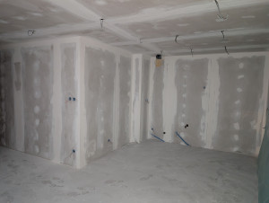 Photo de galerie - Un nouvel appartement en cours de réalisation pour des propriétaires très sympathiques ! 
Un travail remarquable fait par un de nos artisans les plus qualifiés ! 
Les câbles électriques sont réalisés par un de nos partenaires.