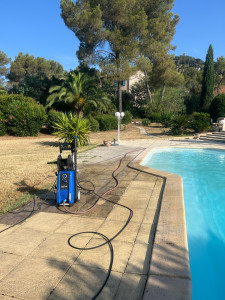 Photo de galerie - Nettoyage margelles 