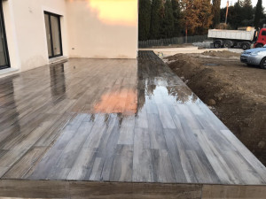 Photo de galerie - Poste de carreaux imitation parquet terrasse