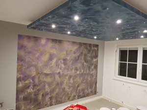 Photo de galerie - Plafond et mur de chambre decor valpaint j ai également intégré de la fibre optique lumineuse dans le plafond.