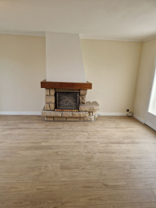 Photo de galerie - Suppression et repose d'un sol stratifié neuf avec peinture complète d'une salon