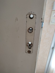 Photo de galerie - Changement de serrure, modification de gâche , remise en état.
