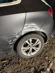 Photo de galerie - Redressage mastique porte aile par choc 