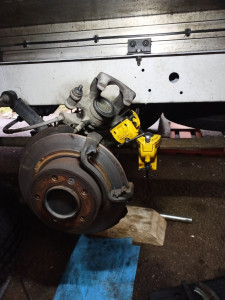 Photo de galerie - Changement de disque de frein arrière gauche 