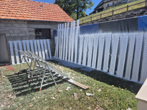 Photo de galerie - Sablage et peinture au pistolet des persiennes 