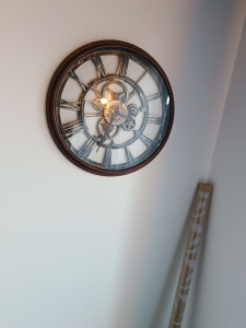 Photo de galerie - Installation murale d'une horloge 