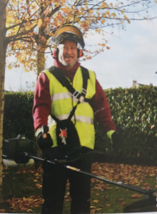 Photo de galerie - Ramasser des feuilles sèches