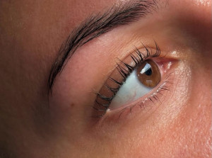 Photo de galerie - Rehaussement de cils avec teinture 