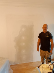 Photo de galerie - Coffrage d'une cloison raillé plus l'aine de verre plaqué plus bande