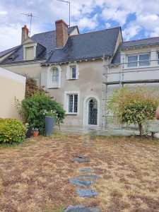 Photo de galerie - Création jambage tableau en tuffeau enduit a la chaux brossé 