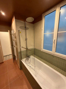 Photo de galerie - Rénovation complète d’une salle de bain avec beaucoup de préparation, de détails techniques et de finitions ?