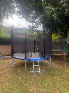 Photo de galerie - Montage d’un trampoline 