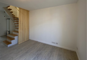 Photo de galerie - Rénovation d un appartement en location et vitrification des marches d’escalier 