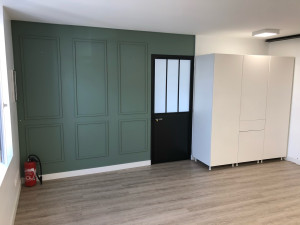 Photo de galerie - Cloison bureau pose porte et montage meuble