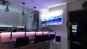 Photo de galerie - Découpe d’une cloison pour créer un mini bar et création d’un meuble télé en Placo, avec niches, plus renfort ou accroché la télé