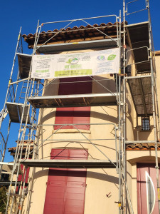 Photo de galerie - Façade avec échafaudage
Vue d’une façade équipée d’un échafaudage pour des travaux extérieurs, avec la bannière Net Habitat.