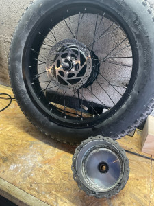 Photo de galerie - Remplacement moyeux velo assistance  électrique 