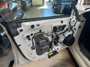 Photo de galerie - Recherche de panne electrique sur le systeme leve vitre avant gauche qui ne fonctionne pas ...???