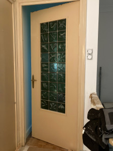 Photo de galerie - Avant : Le projet du client était de transformer, ses portes intérieur vitrées en portes pleines.