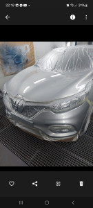 Photo de galerie - Renault-Réfections de la face avant avec peinture en cabine. Travail soigné et finition brillante qualité professionnelle. 