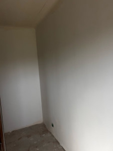 Photo de galerie - Ratissage et ponçage avant peintures. 