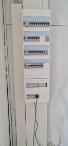 Photo de galerie - Finir l'installation d'un client qui avait plus de nouvelles de son électricien 
Repérage de câble et pause du tableaux electrique branchement de dti 