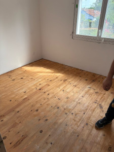 Photo de galerie - Parquet non reteinté avant vitrification 