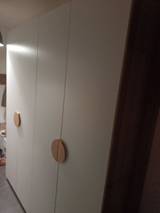 Photo de galerie - Installation d'armoires avec rajout de poignées 