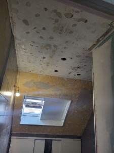 Photo de galerie - Photo avant le chantier.j'ai fait le plafond en pvc,la faïence,j'ai posé la douche.