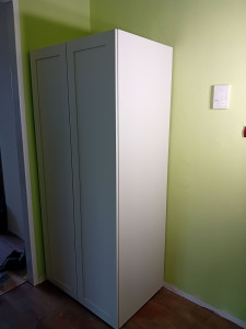Photo de galerie - Montage et installation d'une armoire. Peinture des murs