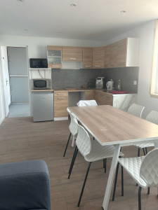 Photo de galerie - Réalisation de la pieces complète rail isolation placo enduit peinture revêtement de sol et montage de cuisine  