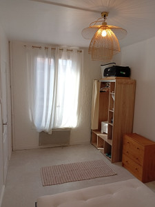 Photo de galerie - J'ai refait la chambre chez moi, 
- sol en carreaux pvc, 
- montage des meubles
- installation des tringles de rideaux
-  pose du radiateur électrique
- changement des poignées et serrure de la porte.
posedu lustre. 