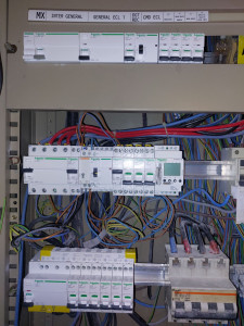 Photo de galerie - Pose et câblages du TGBT  ( électricité industrielle).