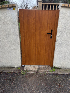 Photo de galerie - Remplacement d’un portillon couleur, chêne dorée