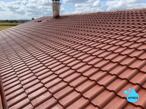 Photo de galerie - Après Traitement désincrustant +nettoyage basse pression, tuiles béton 

suivi du résultat irréprochable dela résine hydrofuge coloris 